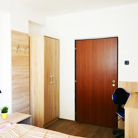 Hostal By Freddie